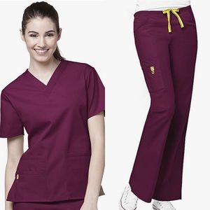 WonderWink Women’s Scrub Top and Pant Set